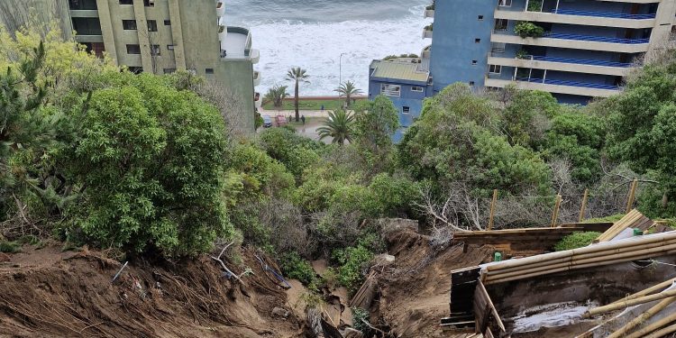 Investigan posible intervención de terceros en socavón de Reñaca