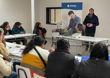 Esval inicia curso de gasfitería para mujeres de zonas siniestradas por megaincendio de Quilpué