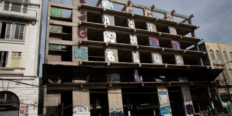 Municipio porteño busca declarar como “abandonado” edificio ubicado en Freire