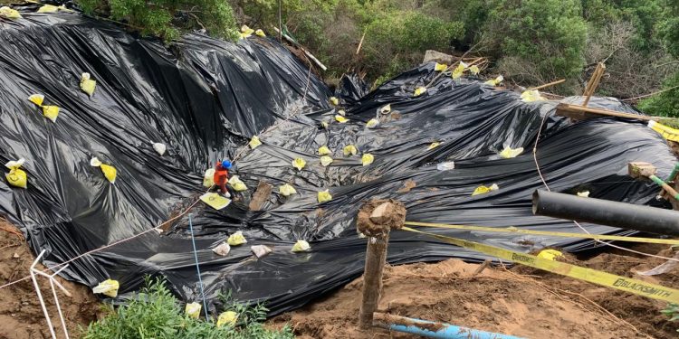 Intensos trabajos en zona de socavón: PUCV comenzó a desarrollar peritaje y se han extraído 500 metros cúbicos de arena