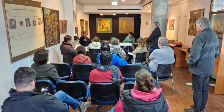 Socavón de Reñaca: Director de Serviu Valparaíso se reunió con representantes de 6 edificios y junta de vecinos de Cochoa