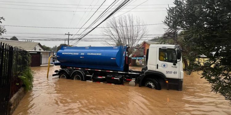 Intensas Lluvias Revelan Deficiencias en Infraestructura Vial: Alcalde de Curacaví y vicepresidente la Asociación de Municipios Rurales pide mayor inversión en comunas rurales