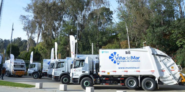 MUNICIPIO DE VIÑA DEL MAR CONCRETA LLEGADA DE 10 NUEVOS CAMIONES DE BASURA PARA MEJORAR SERVICIO DE LIMPIEZA EN LA CIUDAD
