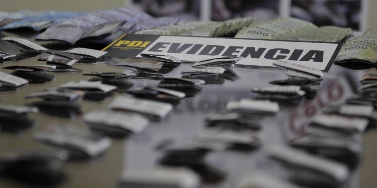 Detenidos por la PDI vendían droga en cercanías de cementerio de Valparaíso