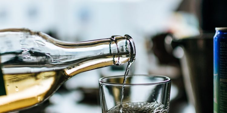 Nutricionista destaca nuevo etiquetado de bebidas alcohólicas para grupos de riesgo