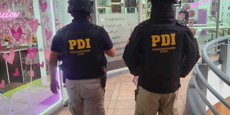PDI FISCALIZA A EXTRANJEROS EN  CÉNTRICA GALERÍA DE VIÑA DEL MAR