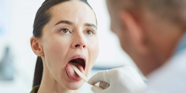 Tabaco, mala higiene dental y VPH: factores que incrementan el riesgo de cáncer de cabeza y cuello