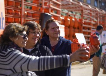 Hasta $6.000 de descuento: Valparaíso firma convenio para que vecinos puedan comprar gas a menor precio