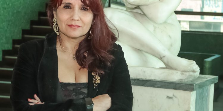 Primera mujer en ocupar el cargo en 113 años: profesora Inés Robles es electa directora de la Escuela de Derecho de la Universidad de Valparaíso