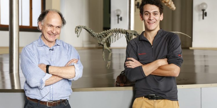 Postulan al Premio Nacional de Ciencias Naturales al científico que descubrió el Chilesaurus y al denominado abuelo de los cocodrilos