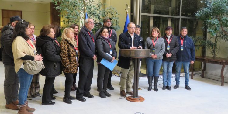 Diputado Cuello y dirigentes sociales piden condonación de deuda de electricidad a damnificados del mega incendio.