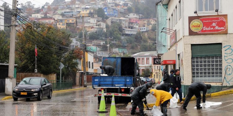 Municipio porteño refuerza coordinaciones por anuncio de nuevo sistema frontal para este viernes