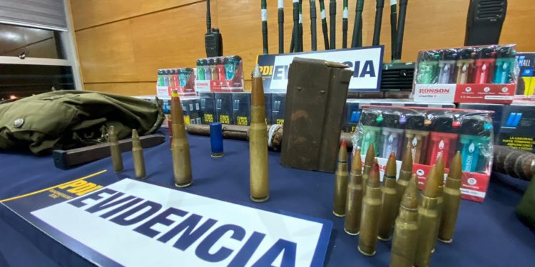 PDI DETUVO A SUJETO ARMADO QUE MANTENÍA ESPECIES SUSTRAÍDAS DESDE FERIA MAYORISTA DE SAN ANTONIO