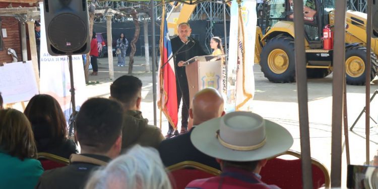 Gobierno Regional de Valparaíso entrega dos retroexcavadoras a Municipio de Olmué para apoyar su gestión comunal