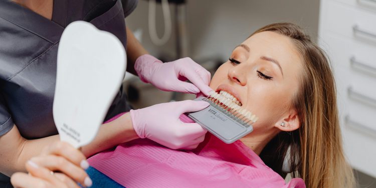 Cuidado: El uso de algunos blanqueadores dentales podría provocar quemaduras