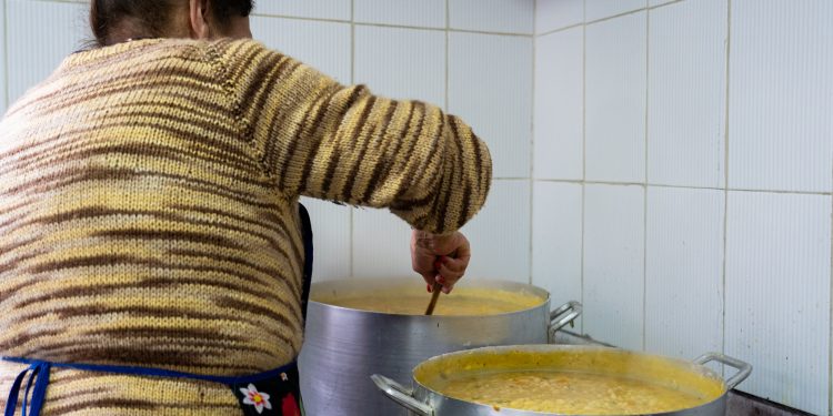 Quilpué: Entregan alimentos a ollas comunes destinadas a damnificados por incendios