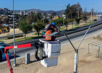 Viña del Mar: RECAMBIO DE LUMINARIAS EN POBLACIÓN VERGARA, CANAL BEAGLE Y MIRAFLORES BAJO PARA MEJORAR SEGURIDAD EN ESOS SECTORES