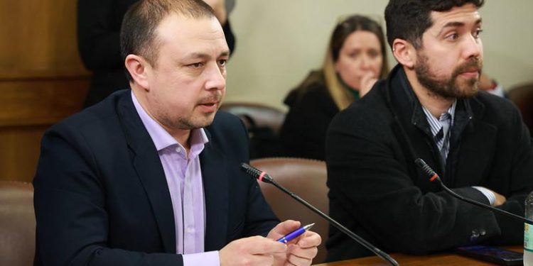 Diputados Cuello y Santana exigen la disolución de la Asociación de AFPs