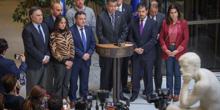 Bancada de diputados RN presenta comisión investigadora para esclarecer irregularidades en listas de espera