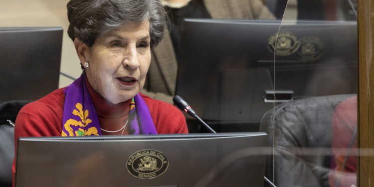Senadora Isabel Allende Bussi: “Cumplir con la obligación de alimentos es un deber legal y debería aplicarse también a candidatos al Parlamento y a la Presidencia”