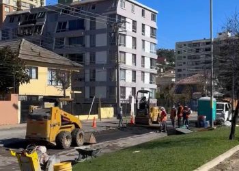 MUNICIPIO DE VIÑA DEL MAR EJECUTA PLAN DE BACHEO EN CALLES AFECTADAS TRAS PASO DE SISTEMAS FRONTALES