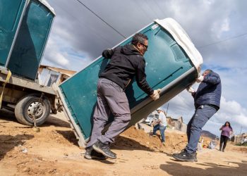Restituyen baños químicos en Quilpué para apoyar reconstrucción en sectores afectados por los incendios