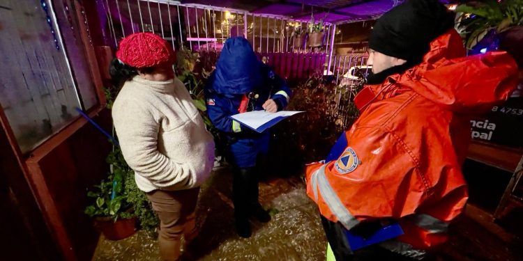 NUEVO SISTEMA FRONTAL EN VIÑA DEL MAR: MUNICIPIO CONTINUÓ DESPLIEGUE EN EL TERRITORIO PARA PREVENIR EMERGENCIAS