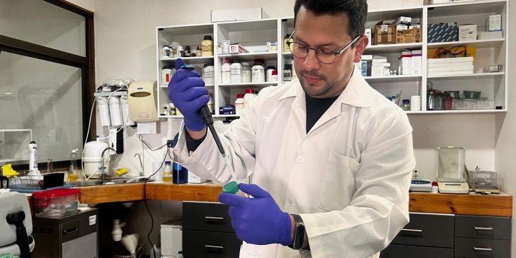 Saliva artificial antimicrobiana: un avance que busca mejorar la calidad de vida de adultos mayores con diabetes