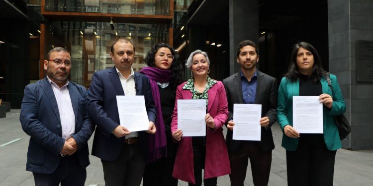 Diputados oficialistas presentan denuncia penal por financiamiento ilegal de campañas a través de Universidad San Sebastián