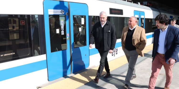 Gobierno Regional y EFE Valparaíso firman convenio de colaboración para impulsar desarrollo y expansión de la red ferroviaria en la región