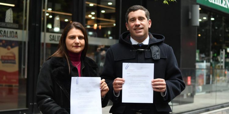 Diputados del Partido Republicano ingresan denuncia en la FNE por venta de 10% de Quebrada Blanca a Codelco