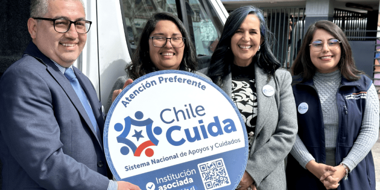 Registro Civil anuncia prestaciones prioritarias a personas cuidadoras y recibe sello “Chile Cuida”