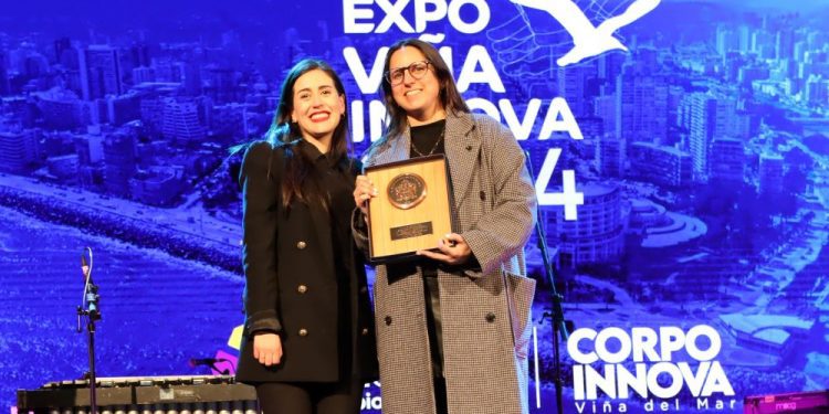 Profesora Pilar Muñoz recibe nuevo reconocimiento por su aporte a la innovación en divulgación científica desde la tecnocreatividad