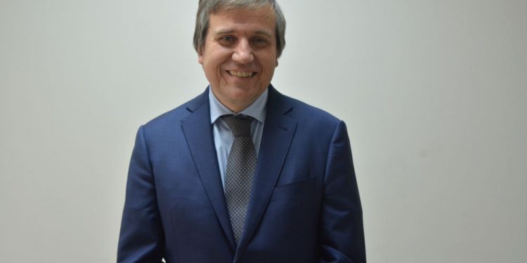 Subir los estándares de la profesión legal: una necesidad urgente