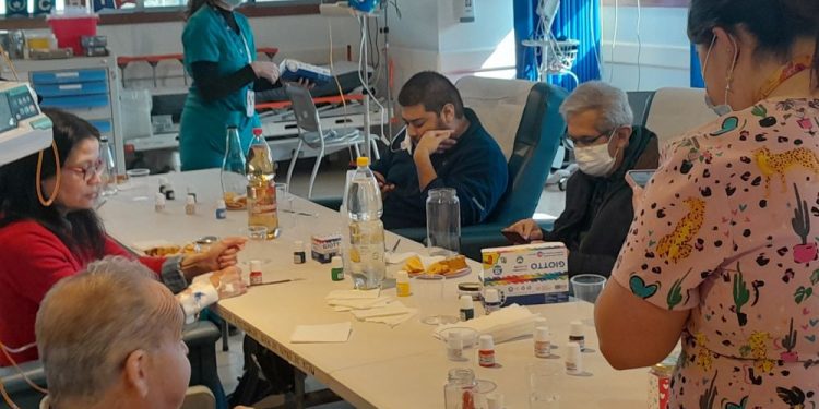 Taller de ergoterapia reduce deterioro de pacientes en quimioterapia