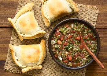 “El pebre chileno: Historia y propiedades nutricionales de un infaltable en fiestas patrias”