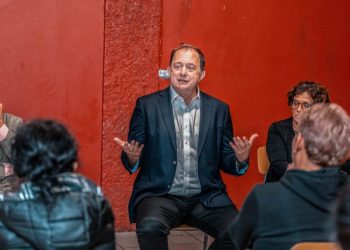 Ivan Poduje realiza denuncia contra Ripamonti por uso irregular de recursos municipales para campaña