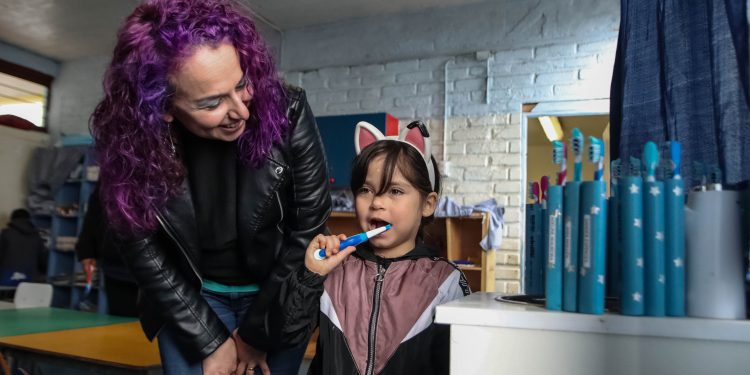 UV promueve hábitos saludables en Escuela Pacífico de Playa Ancha con innovador proyecto educativo en salud bucal y nutricional