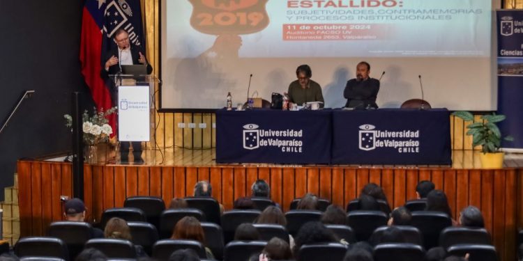 Sociólogo Manuel Canales en la UV: “Octubre hizo su trabajo de dejar puesta la demanda de las clases populares”