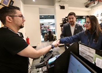 Malls y strip center estarán cerrados el domingo 27 y trabajadores y trabajadoras contarán con 3 horas para votar en las elecciones
