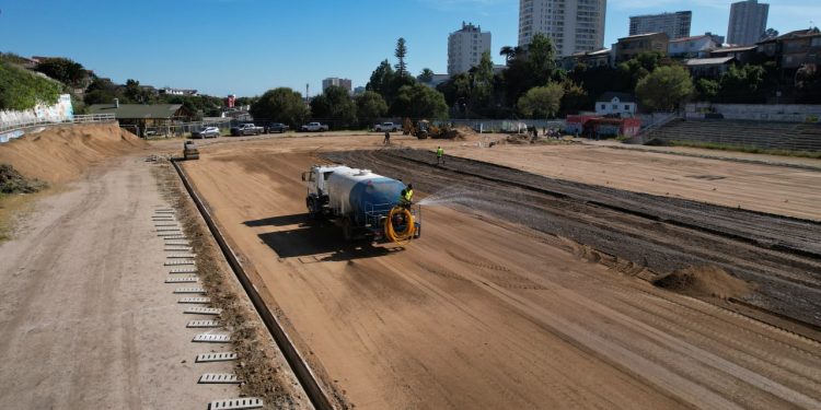 Avanzan obras del Estadio O’Higgins:  contará con pasto sintético beneficiando a más de 16 clubes deportivos de Valparaíso