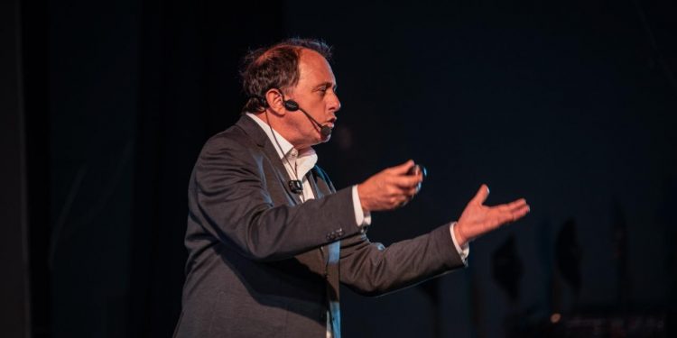 Poduje: «La administración de Ripamonti incrementó los costos de personal de manera irresponsable…»