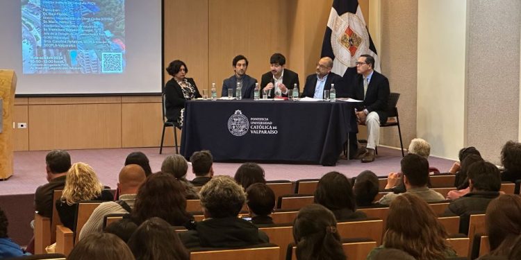 Gobierno Regional de Valparaíso abordó la importancia de la gestión integrada para protección de las áreas costera en seminario realizado en la PUCV