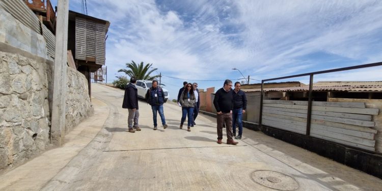 MINVU urbaniza emblemático campamento de Viña del Mar y mejora calidad de vida de cientos de vecinos en Santa Julia