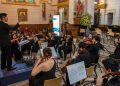 El maestro Esteban Espinoza junto a la Orquesta de Cámara de la PUCV inician el Concurso Internacional de Ejecución Musical “Dr. Luis Sigall”
