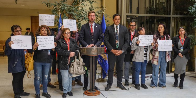 Megaincendio: Vecinos del sector El Olivar exigen al Gobierno que restablezca el bono de acogida