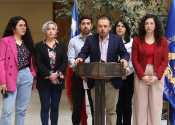 Diputados oficialistas anuncian que recurrirán a Contraloría por pagos a USS por parte del Ministerio de Salud en Gobierno de Piñera.