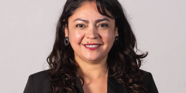 Pilar Espinoza lidera la carrera para convertirse en concejala de Valparaíso con amplio respaldo ciudadano y político