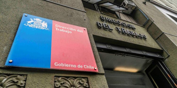 Trabajadores y trabajadoras contarán con 3 horas para votar y malls y strip centers estarán cerrados el domingo 27
