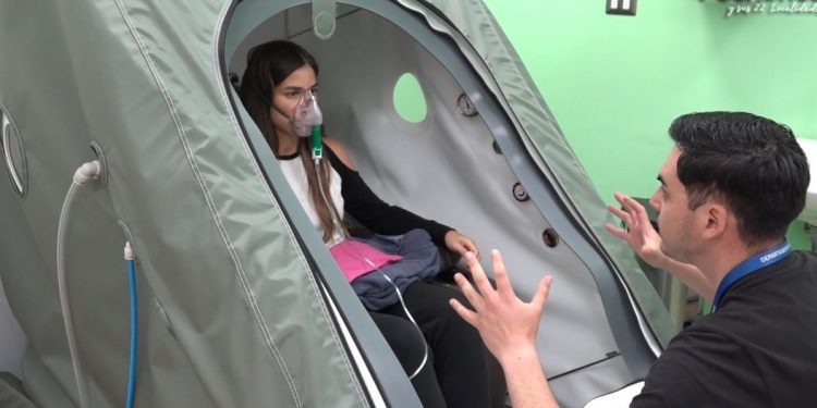 Deportistas prueban cámara hiperbárica municipal en Puchuncaví